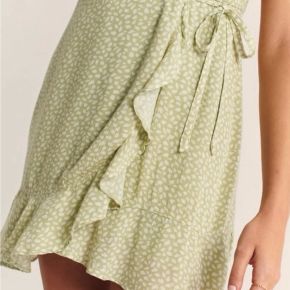 COPY - A&F Ruffle Hem Wrap Dress - Picture 3 of 6